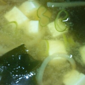 豆腐と大根と葱のお味噌汁
